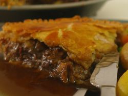 Fray Bentos Steak and Kidney Pie with mashed potatoes - Yummy Lummy